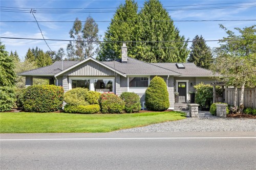 202 Crescent Rd East, Qualicum Beach, BC 