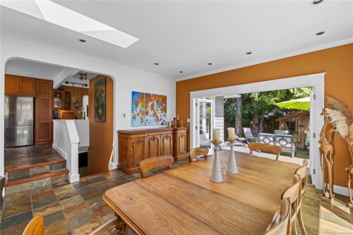 202 Crescent Rd East, Qualicum Beach, BC 