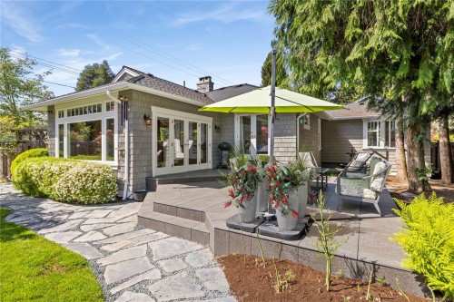 202 Crescent Rd East, Qualicum Beach, BC 