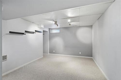 104 Brelade St, Winnipeg, MB 