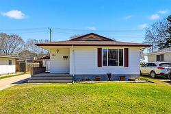 104 Brelade ST  Winnipeg, MB R2C 0H5