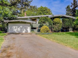 2041 Ferndale Rd Saanich, BC V8N 2Y5