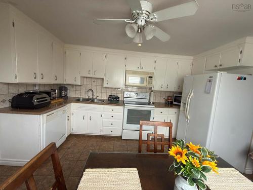 143 Lake Road, Glace Bay, NS 