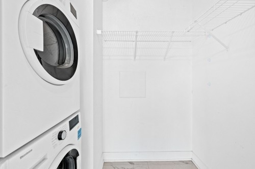 Closet - 1002-1228 Rue Des Bassins, Montréal (Le Sud-Ouest), QC - Indoor Photo Showing Laundry Room