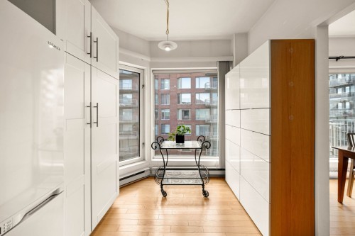 Coin-repas - 803-1080 Rue St-Mathieu, Montréal (Ville-Marie), QC - Indoor Photo Showing Other Room