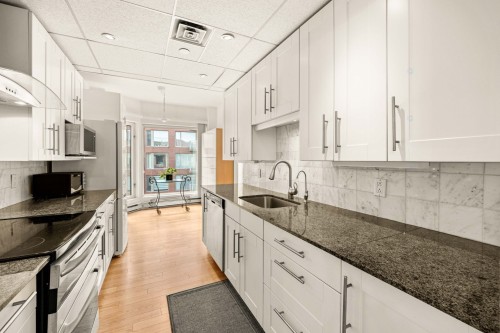 Cuisine - 803-1080 Rue St-Mathieu, Montréal (Ville-Marie), QC - Indoor Photo Showing Kitchen With Upgraded Kitchen