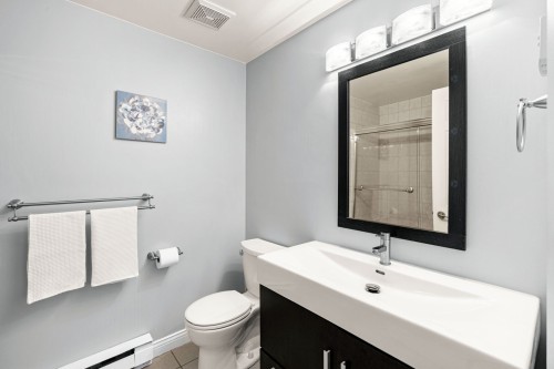 Salle de bains - 803-1080 Rue St-Mathieu, Montréal (Ville-Marie), QC - Indoor Photo Showing Bathroom
