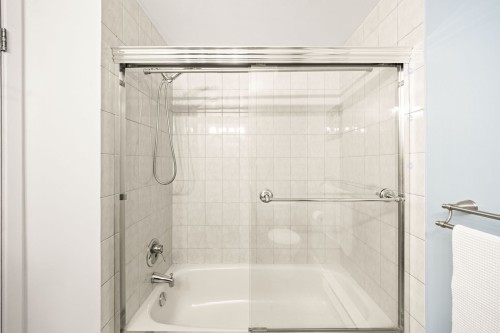 Salle de bains - 803-1080 Rue St-Mathieu, Montréal (Ville-Marie), QC - Indoor Photo Showing Bathroom