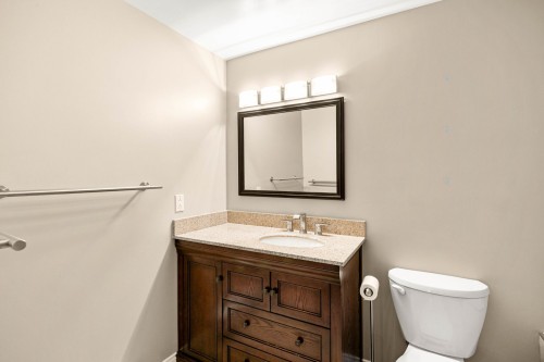 Salle de bains attenante à la CCP - 803-1080 Rue St-Mathieu, Montréal (Ville-Marie), QC - Indoor Photo Showing Bathroom