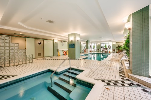 Piscine - 803-1080 Rue St-Mathieu, Montréal (Ville-Marie), QC - Indoor Photo Showing Other Room With In Ground Pool