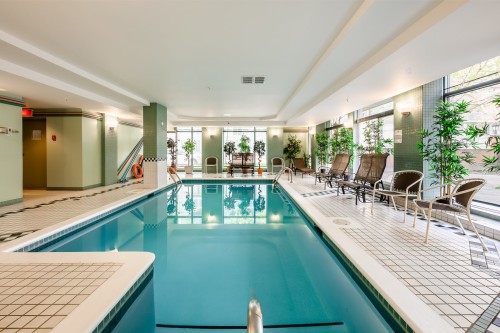 Piscine - 803-1080 Rue St-Mathieu, Montréal (Ville-Marie), QC - Indoor Photo Showing Other Room With In Ground Pool