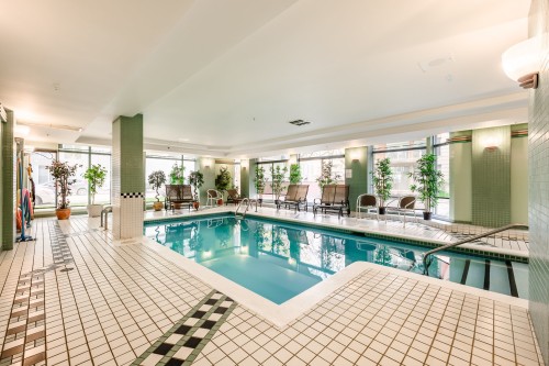 Piscine - 803-1080 Rue St-Mathieu, Montréal (Ville-Marie), QC - Indoor Photo Showing Other Room With In Ground Pool