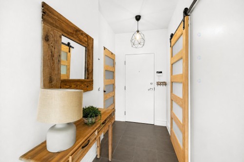 Mud Room - 102-1410 Rue Pauline-Julien, Montréal (Le Plateau-Mont-Royal), QC - Indoor Photo Showing Other Room