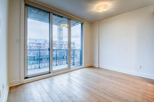 Living Room - 417-775 Av. Plymouth, Mont-Royal, QC - Indoor Photo Showing Other Room