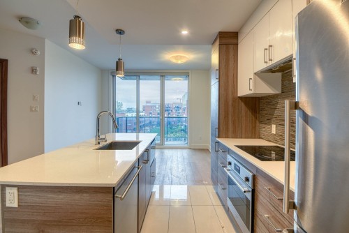 Kitchen - 417-775 Av. Plymouth, Mont-Royal, QC - Indoor Photo Showing Kitchen With Upgraded Kitchen