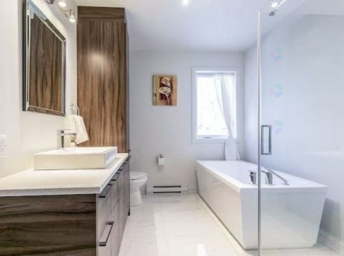Bathroom - 2443-2441  - 2445 Rue Cartier, Longueuil (Le Vieux-Longueuil), QC - Indoor Photo Showing Bathroom