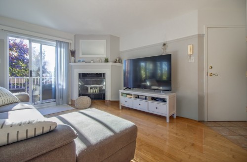 Salon - 6-545 Rue Jérôme-Richer, Saint-Eustache, QC - Indoor Photo Showing Living Room With Fireplace