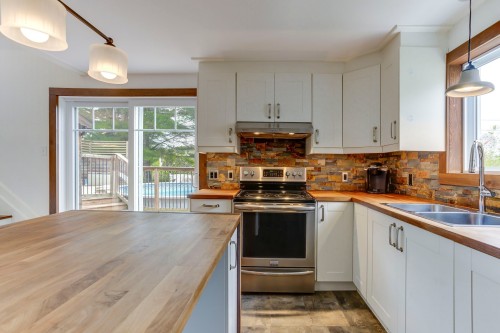 Cuisine - 2210 Ch. Du Curé-Godbout, Farnham, QC - Indoor Photo Showing Kitchen With Double Sink