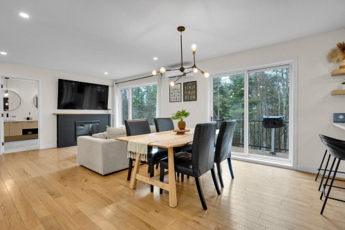 Dining Room - 670 Rue Des Mésanges, Sainte-Agathe-Des-Monts, QC - Indoor Photo Showing Dining Room With Fireplace