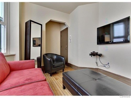 Living Room - 7-81 Rue St-Louis, Québec (La Cité-Limoilou), QC - Indoor Photo Showing Living Room