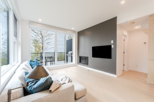 Salon - 101-283 Ch. Des Diligences, Bromont, QC - Indoor Photo Showing Living Room With Fireplace