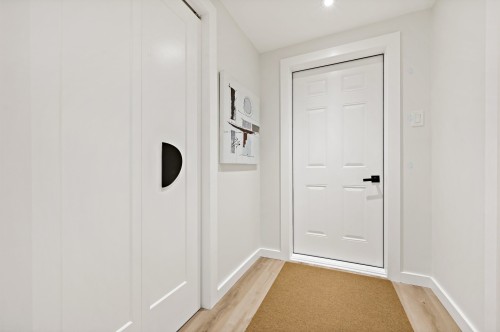 Hall d'entrée/Vestibule - 115 Allée Des Weskarinis, Mont-Tremblant, QC - Indoor Photo Showing Other Room