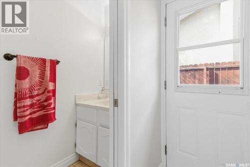 182 Lincoln Drive, Regina, SK - Indoor Photo Showing Bathroom