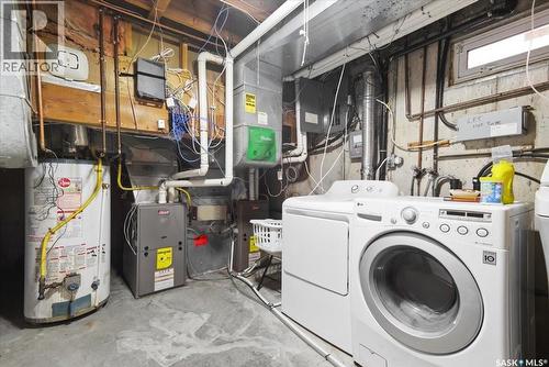 182 Lincoln Drive, Regina, SK - Indoor Photo Showing Laundry Room