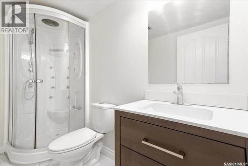 182 Lincoln Drive, Regina, SK - Indoor Photo Showing Bathroom