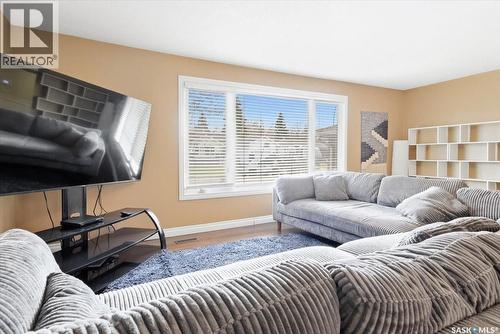 182 Lincoln Drive, Regina, SK - Indoor Photo Showing Living Room