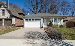 28 BRAYWIN DRIVE N Toronto, ON M9P 2P1