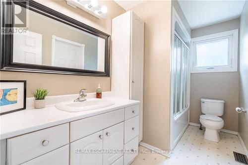 152 7Th Concession Road E, Hamilton, ON - Indoor Photo Showing Bathroom