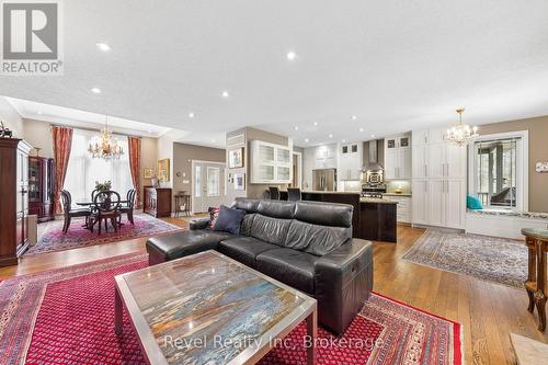 54 Vincent Circle, Tiny, ON - Indoor Photo Showing Living Room