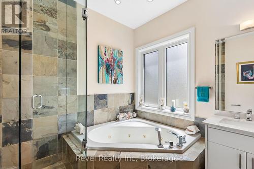 54 Vincent Circle, Tiny, ON - Indoor Photo Showing Bathroom