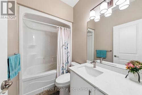 54 Vincent Circle, Tiny, ON - Indoor Photo Showing Bathroom