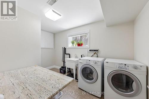 54 Vincent Circle, Tiny, ON - Indoor Photo Showing Laundry Room