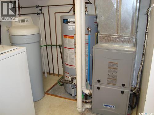 247 9Th Avenue Nw, Swift Current, SK - Indoor Photo Showing Other Room