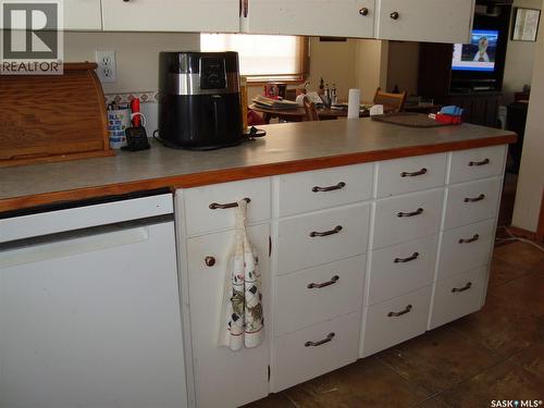 247 9Th Avenue Nw, Swift Current, SK - Indoor Photo Showing Kitchen