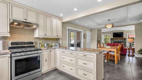 3609 Masuch Road, Creston, BC - Indoor Photo Showing Kitchen