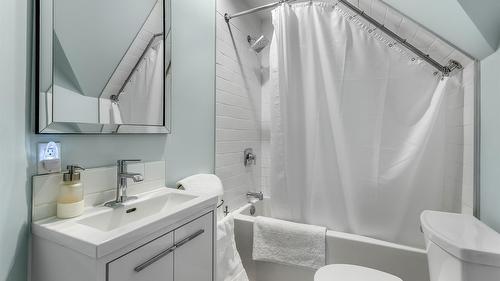 3609 Masuch Road, Creston, BC - Indoor Photo Showing Bathroom