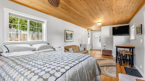 3609 Masuch Road, Creston, BC - Indoor Photo Showing Bedroom