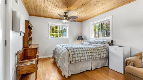 3609 Masuch Road, Creston, BC - Indoor Photo Showing Bedroom