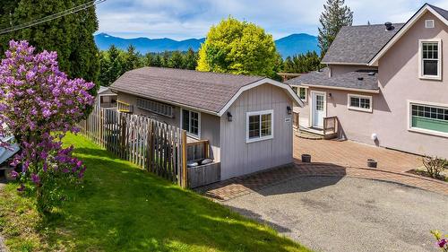 3609 Masuch Road, Creston, BC - Outdoor With Exterior