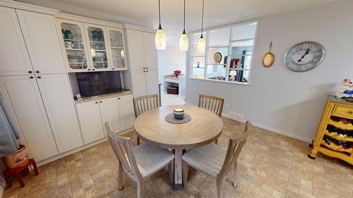 1317 19Th Street, Cranbrook, BC - Indoor Photo Showing Dining Room