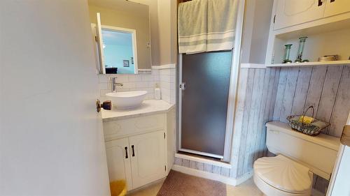 1317 19Th Street, Cranbrook, BC - Indoor Photo Showing Bathroom