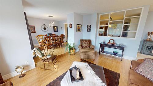 1317 19Th Street, Cranbrook, BC - Indoor Photo Showing Living Room With Fireplace