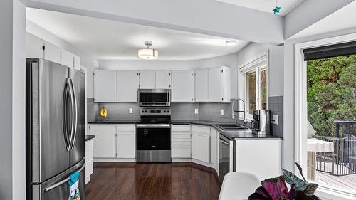 3418 Mariposa Court, Kelowna, BC - Indoor Photo Showing Kitchen With Double Sink
