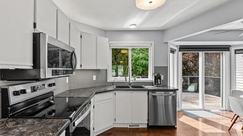 3418 Mariposa Court, Kelowna, BC - Indoor Photo Showing Kitchen With Double Sink