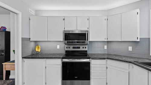 3418 Mariposa Court, Kelowna, BC - Indoor Photo Showing Kitchen With Upgraded Kitchen