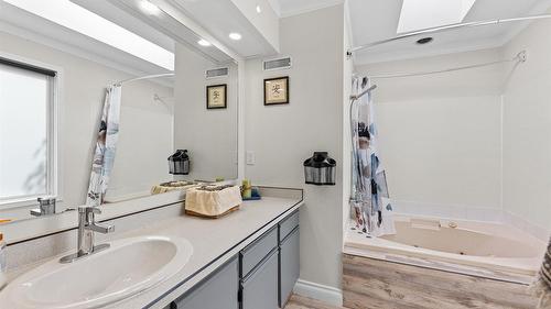 3418 Mariposa Court, Kelowna, BC - Indoor Photo Showing Bathroom
